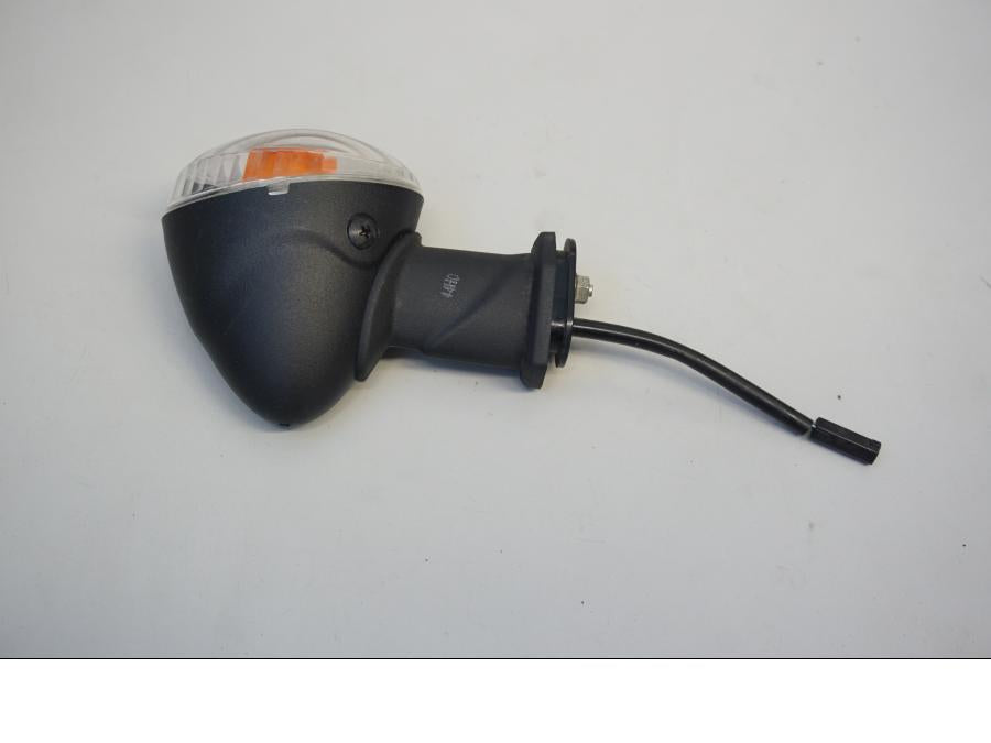 Baksidan på Blinkers från en Suzuki SFV 650 A Gladius -2012 motorcykel.