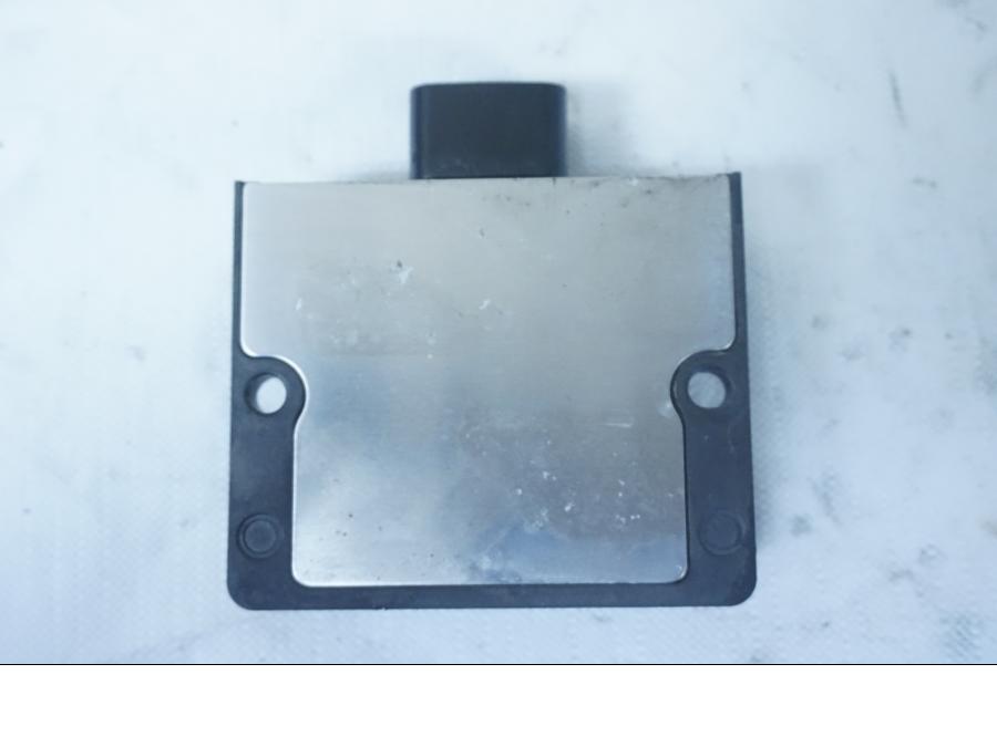 Baksidan på Likriktare från en Kawasaki Ninja 650 -2018 motorcykel.