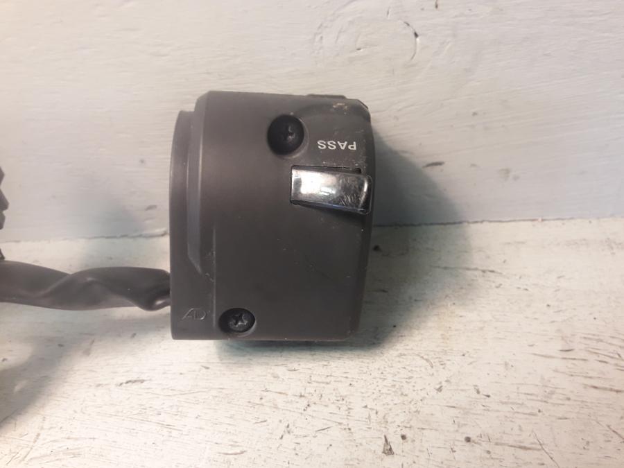 Höger sida på Styrelreglage från en Kawasaki ZX-6R -2008 motorcykel.