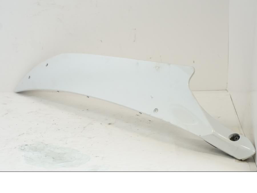 Vänster sida på Sidkåpa från en Yamaha YZF R6 -2006 motorcykel.