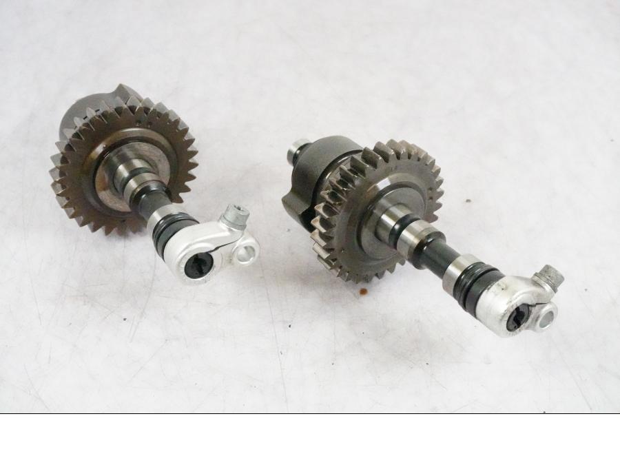 Vänster sida på Balansaxel från en BMW K 1200 S -2005 motorcykel.