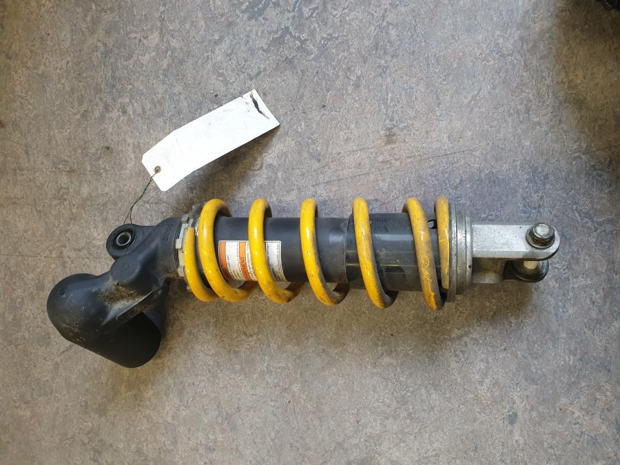 Baksidan på Stötdämpare från en Suzuki GSX-R 600 -2004 motorcykel.