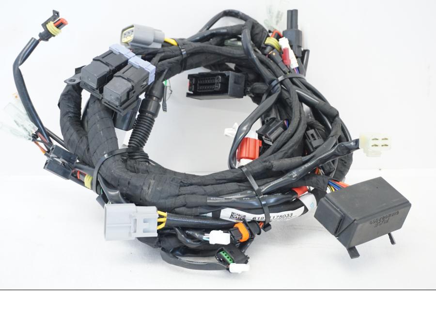 Baksidan på Kabelstam från en KTM 1290 Super Adventure R -2021 motorcykel.