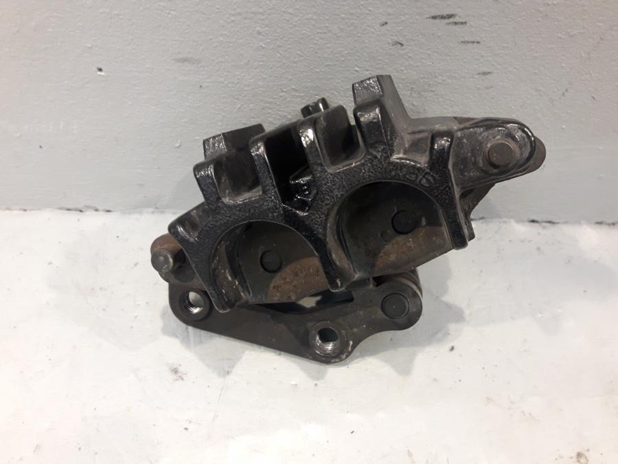 Baksidan på Bromsok från en Suzuki VZ 800 -1999 motorcykel.