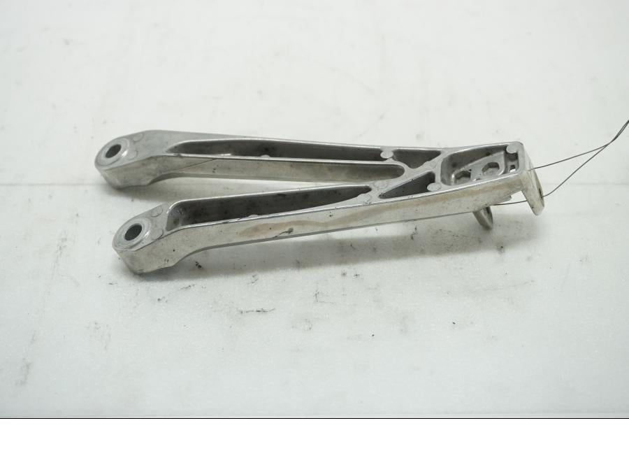 Baksidan pÄ FotpinnefÀste frÄn en Honda CBR 1000 RR -2004 motorcykel.