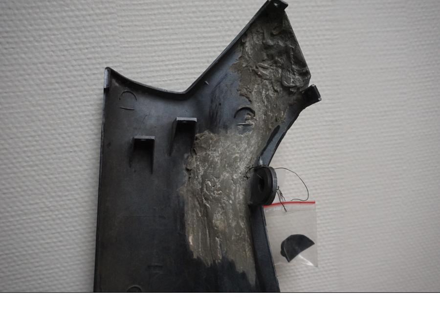 Vänster sida på Bakvinge från en Suzuki GSX-R 750 -1995 motorcykel.