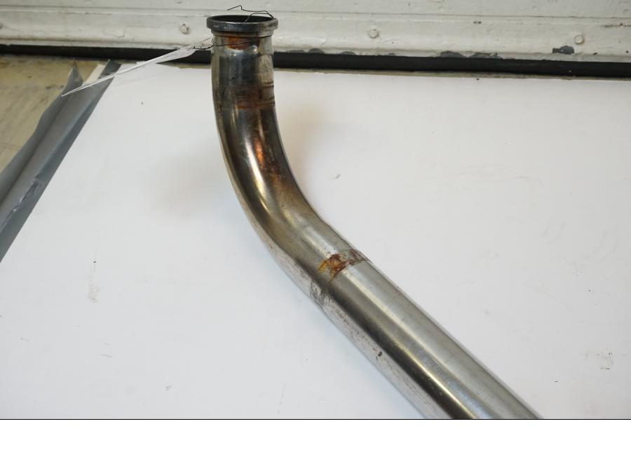 VÀnster sida pÄ Grenrör frÄn en Suzuki VZ 1600 -2005 motorcykel.