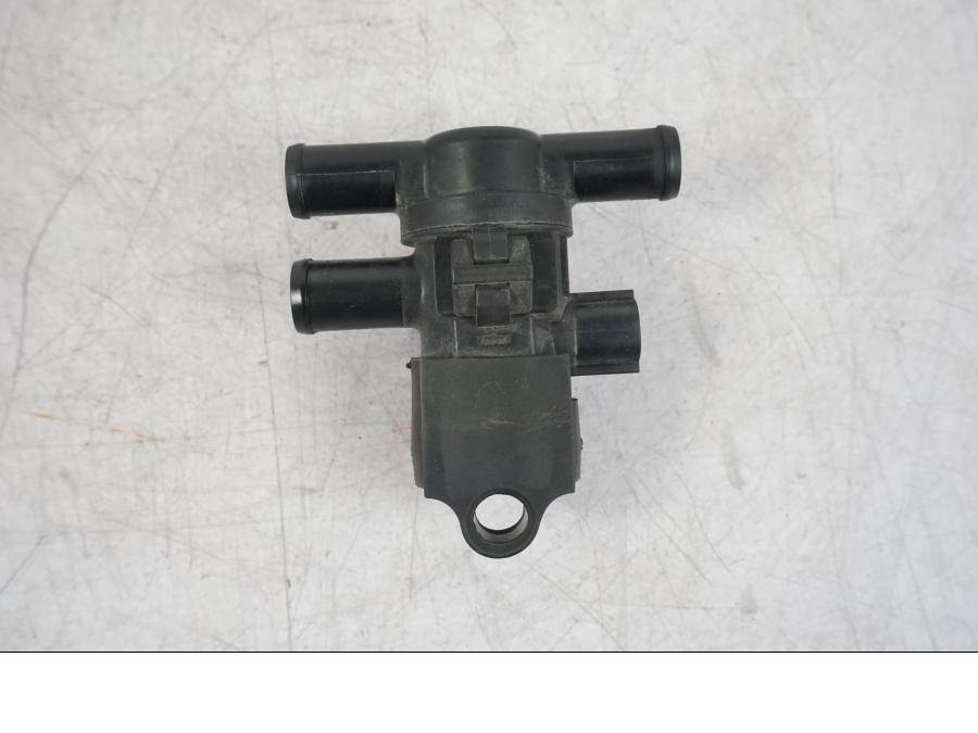 Baksidan på Fuel Evap System från en Yamaha MT-09 -2016 motorcykel.