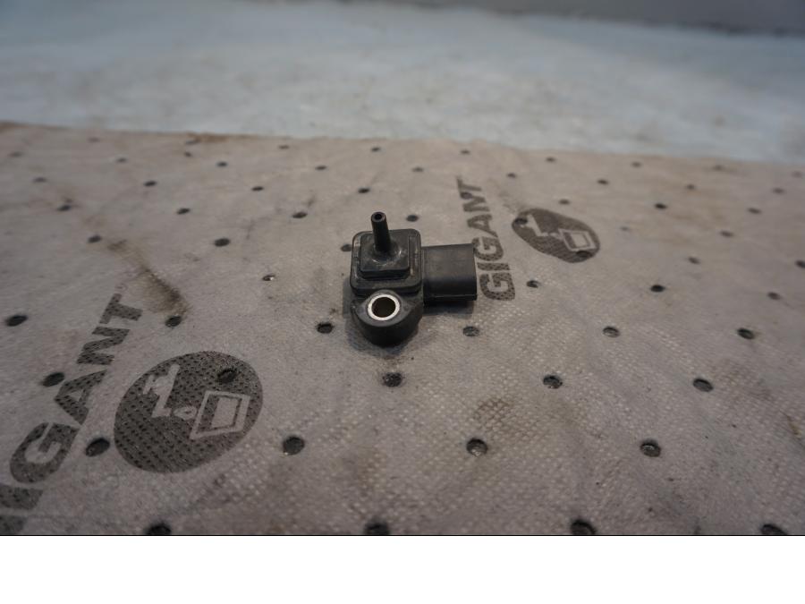 Framsidan på Mapsensor från en Yamaha XT 1200 Z -2011 motorcykel.