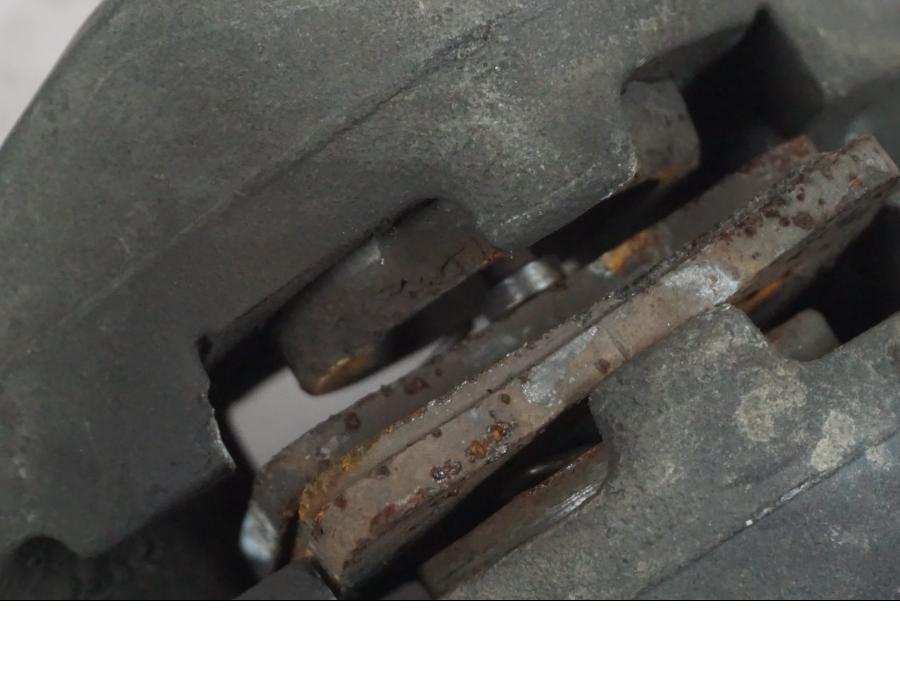 Extrabild2 på Bromsok från en Buell 1125 R -2008 motorcykel.