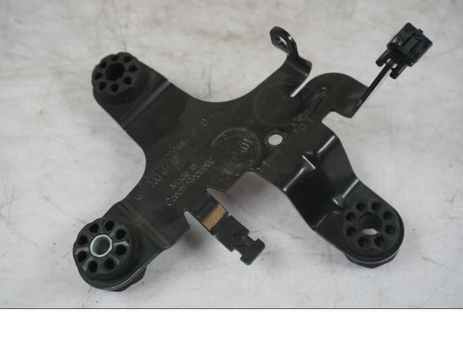 Vänster sida på ABS Låda från en BMW F 800 R -2018 motorcykel.