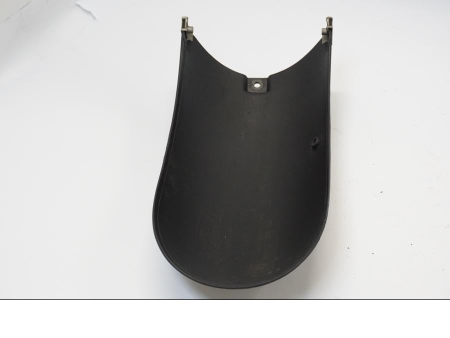 Snett nerifrån på Framskärm från en BMW R 1150 RS -2004 motorcykel.