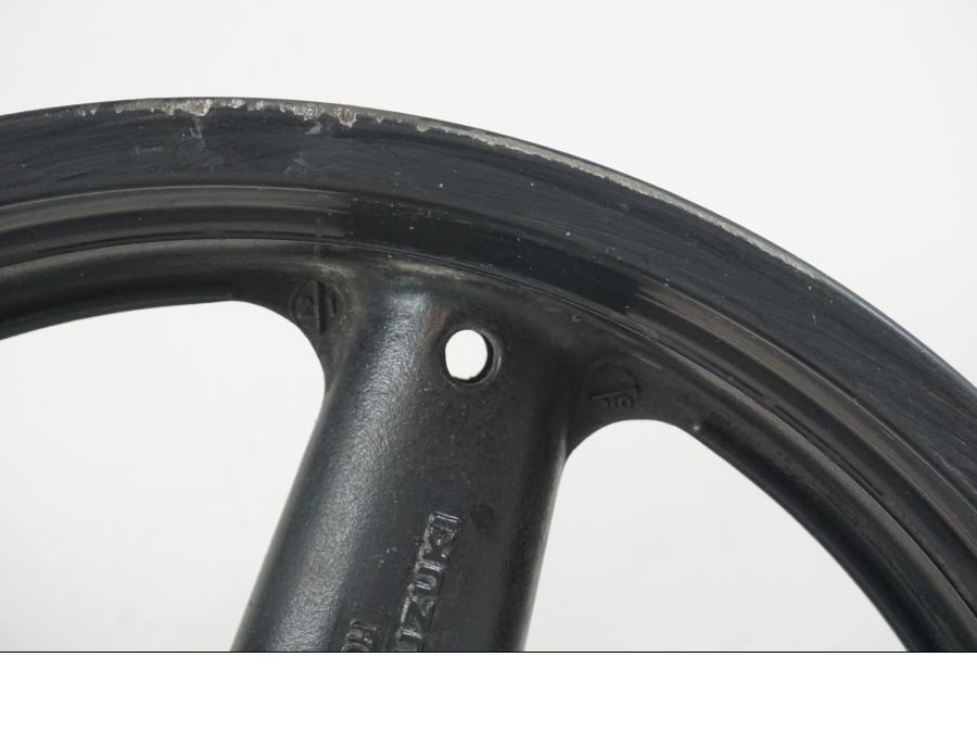 Vänster sida på Fälg från en Suzuki SV 650 S -2005 motorcykel.