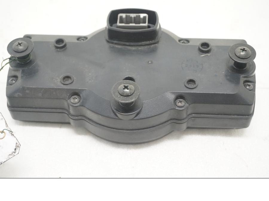 Baksidan på Instrumentpanel från en Kawasaki Versys 650 -2008 motorcykel.