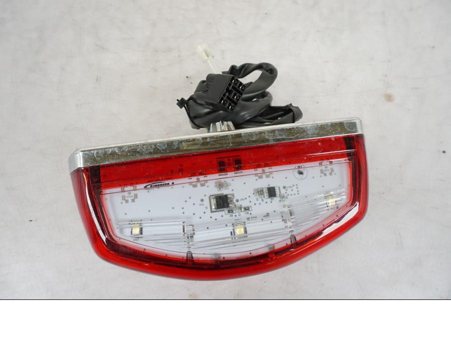 Snett uppifrån på Baklampa från en Triumph Bonneville T120 -2021 motorcykel.