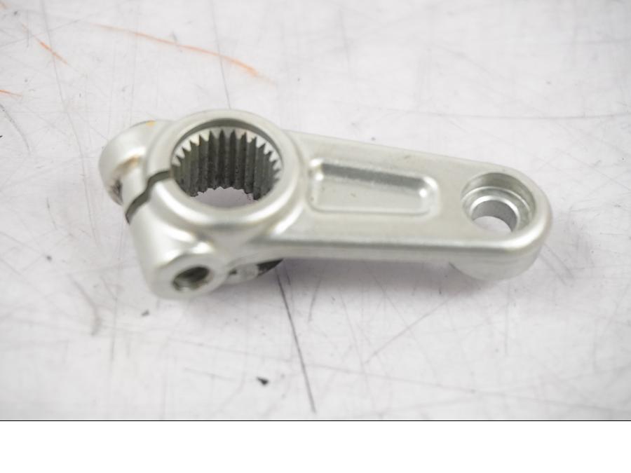 Vänster sida på Växelarm från en Ducati Multistrada 1260 -2020 motorcykel.