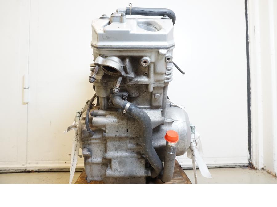 Snett uppifrån på Motor från en Honda NT 650 V -2002 motorcykel.