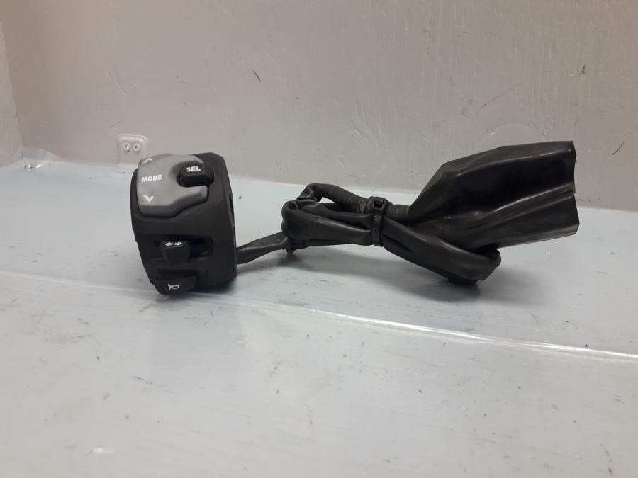 Höger sida på Styrelreglage från en Suzuki DL 1000 -2018 motorcykel.