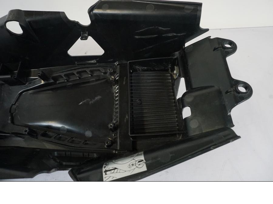 Extrabild2 på Undertail från en KTM 1290 Super Duke -2019 motorcykel.