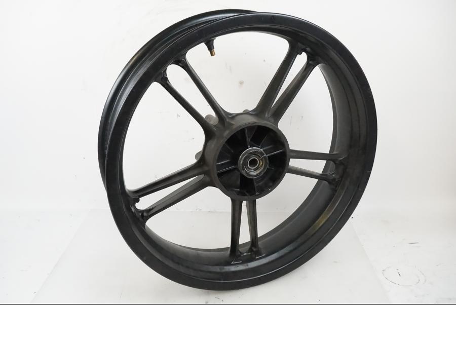 Baksidan på Fälg från en Yamaha YZF-R 125 -2010 motorcykel.