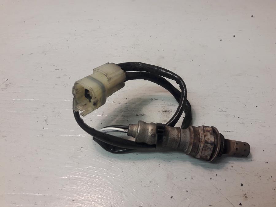 Framsidan på Lambdasond från en Honda VFR 800 -2000 motorcykel.