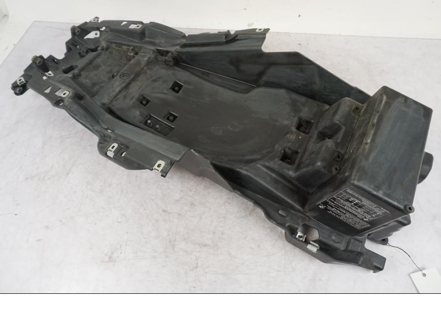 Extrabild6 på Undertail från en BMW K 1600 GTL -2015 motorcykel.