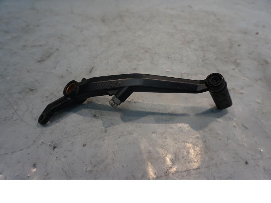 Baksidan på Bromspedal från en Ducati Diavel -2015 motorcykel.