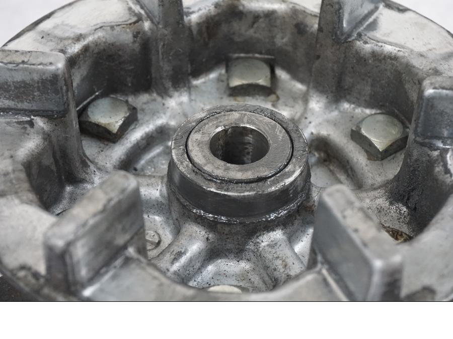 Snett uppifrån på Drevfäste från en Suzuki GSX 550 EF -1985 motorcykel.