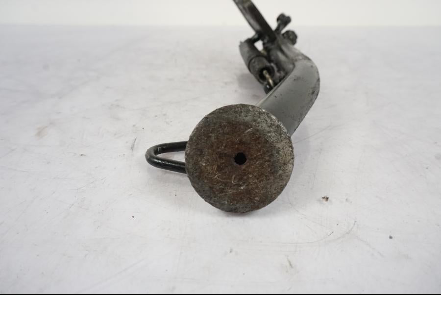 Snett uppifrån på Sidostöd från en KTM 125 Duke -2017 motorcykel.