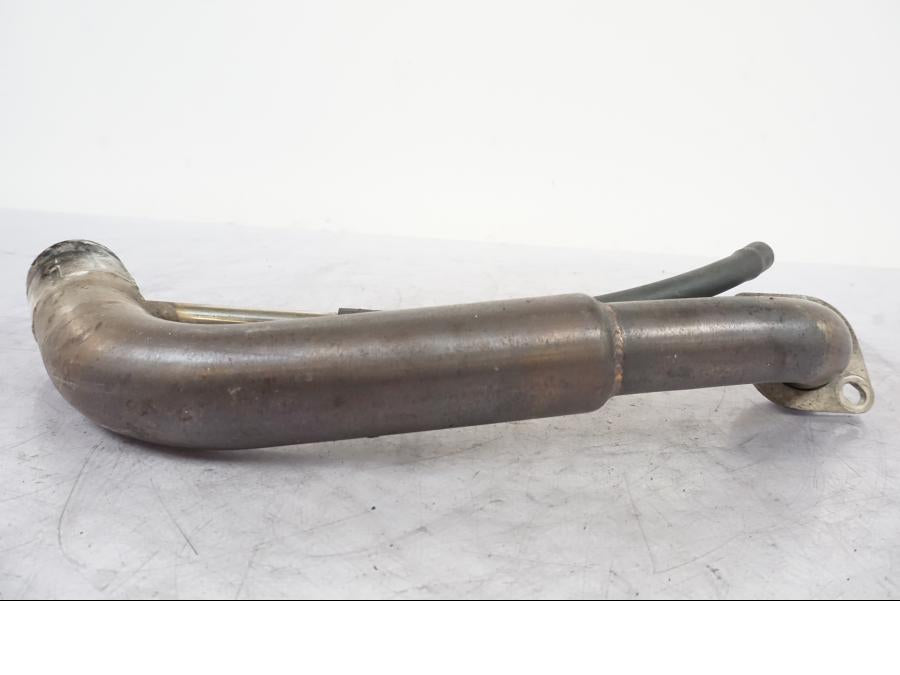 Snett nerifrån på Grenrör från en Yamaha YZF-R 125 -2008 motorcykel.