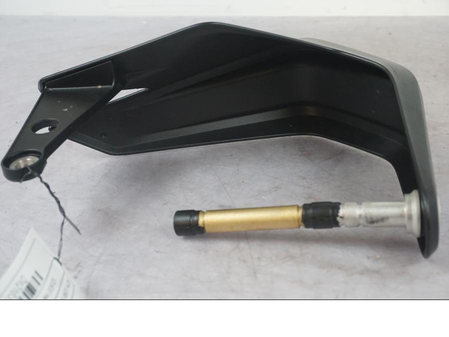 Snett uppifrån på Handskyddsbågar från en KTM 1290 Super Adventure S -2022 motorcykel.