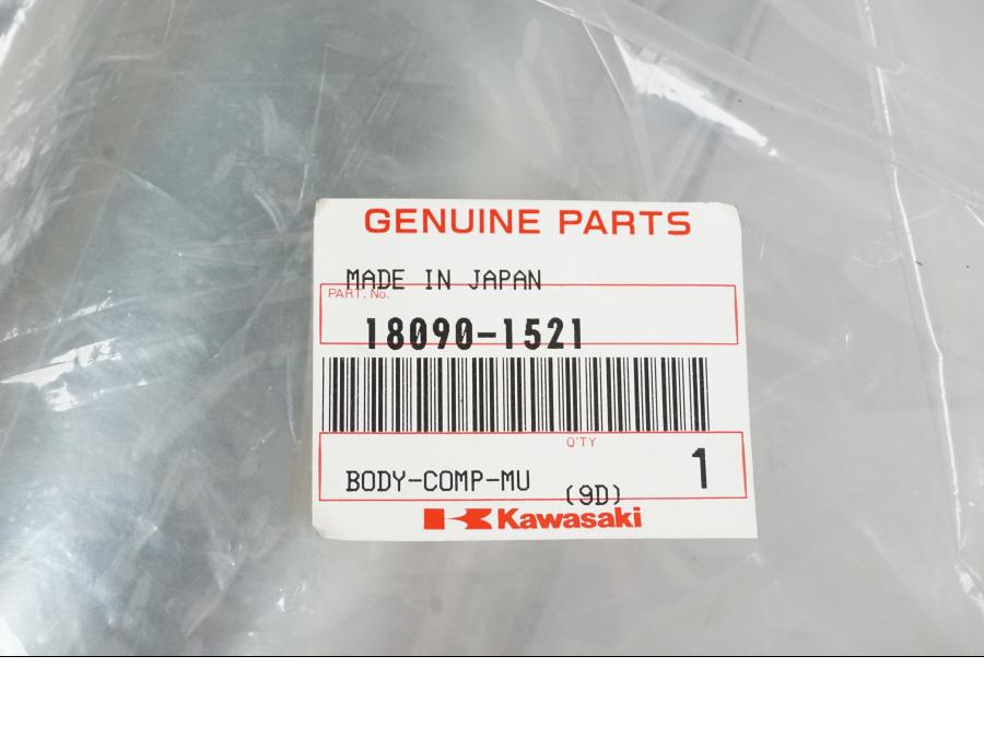 Snett nerifrån på Ljuddämpare från en Kawasaki EN 500 -1999 motorcykel.