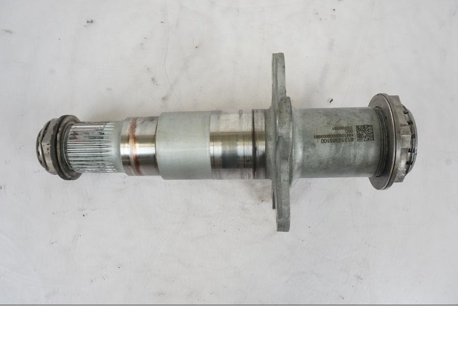 Snett nerifrån på Axel från en KTM 1290 Super Duke -2019 motorcykel.