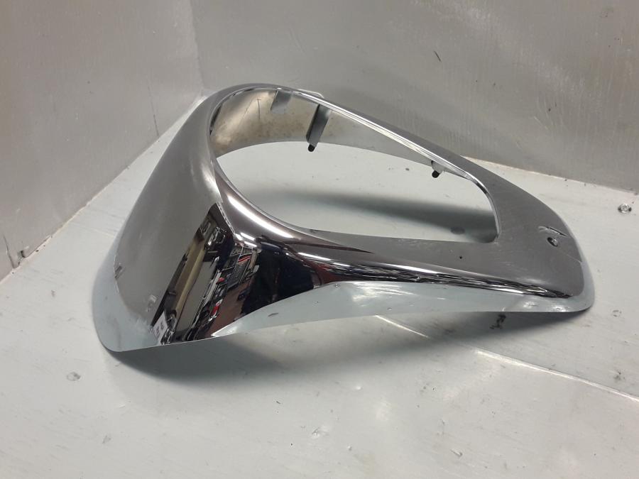 Baksidan på Instrumentkonsoll från en Suzuki VL 800 -2009 motorcykel.