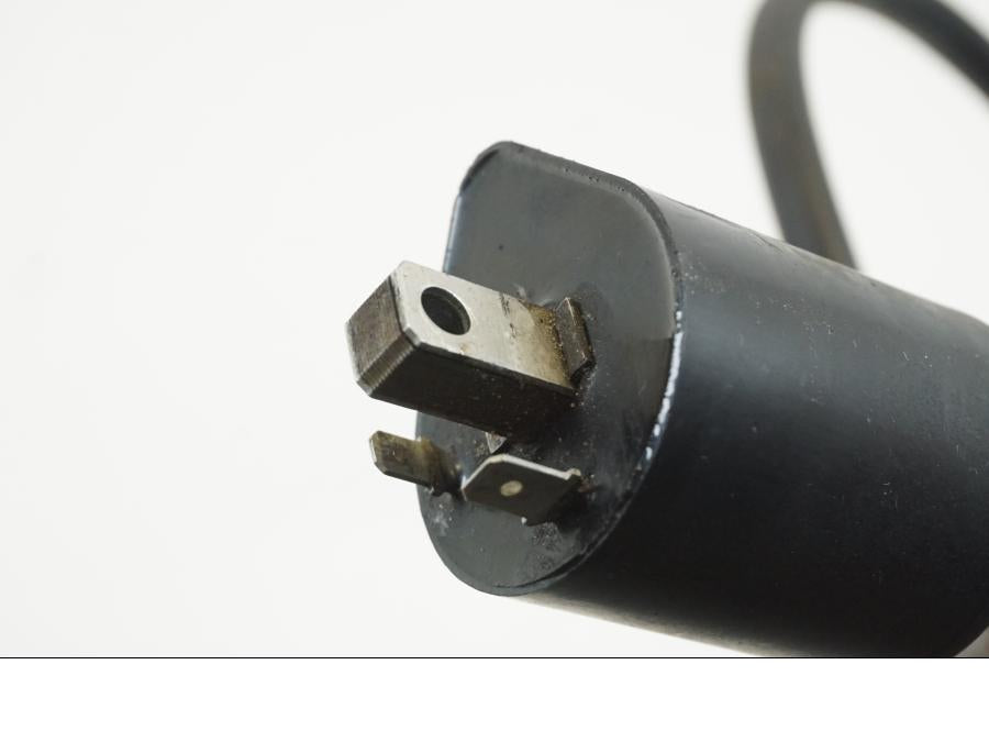 Vänster sida på Tändspole från en Yamaha XV 750 -1998 motorcykel.