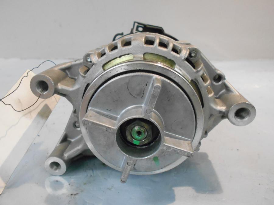 Snett uppifrån på Generator från en BMW K 1600 -2011 motorcykel.