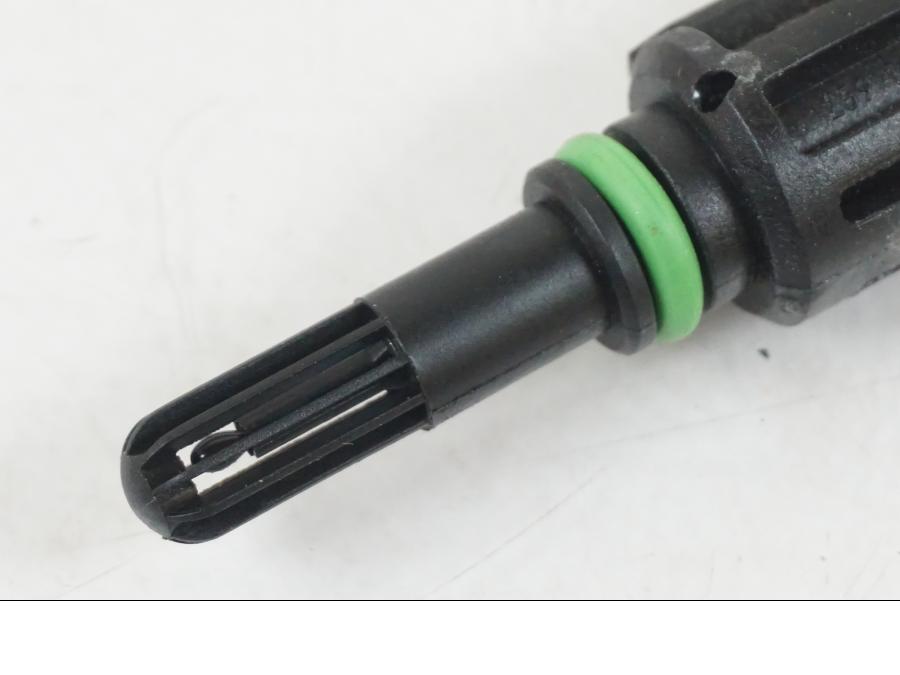Vänster sida på Luftburksensor från en BMW R 1250 GS -2021 motorcykel.