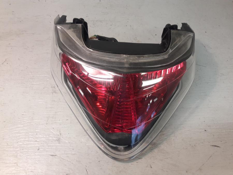 Vänster sida på Baklampa från en Honda CBR 125 R -2008 motorcykel.