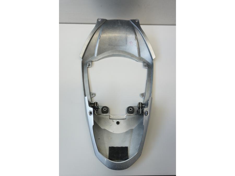 Snett uppifrån på Bakvinge från en Suzuki GSX-R 1000 -2007 motorcykel.