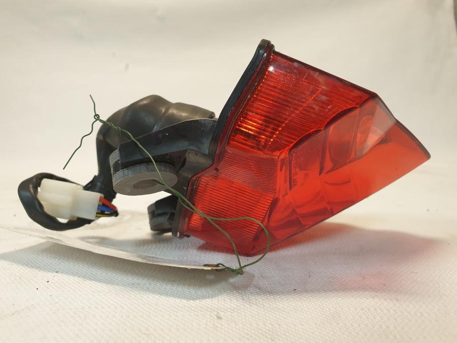 Vänster sida på Baklampa från en Kawasaki Z 125 -2019 motorcykel.