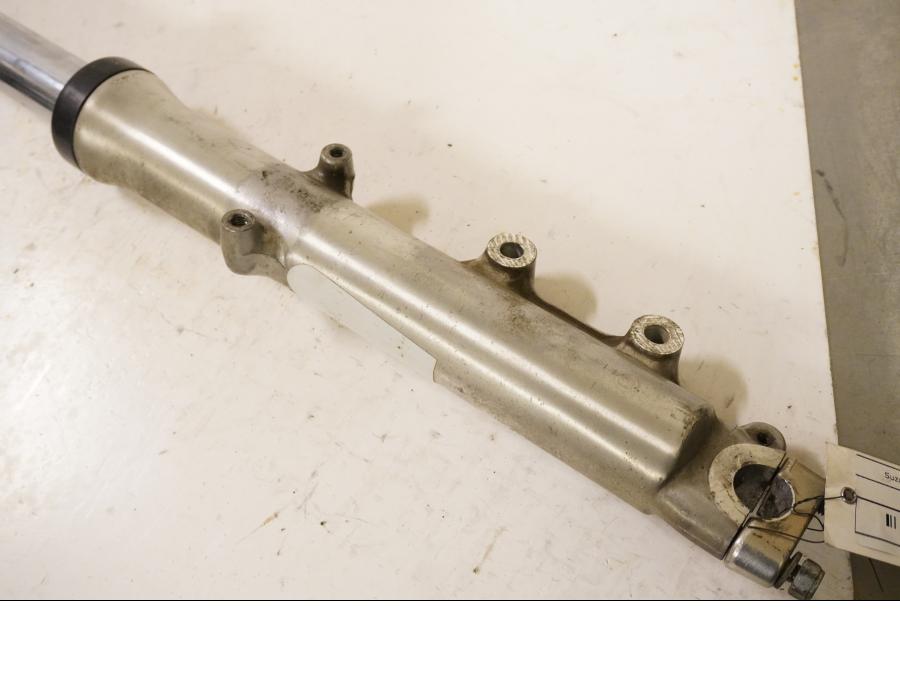 Vänster sida på Gaffelben från en Suzuki GS 850 G -1982 motorcykel.