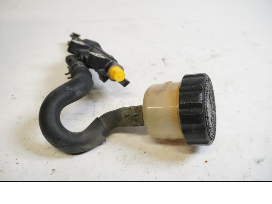 Höger sida på Bromshuvudcylinder från en Yamaha YZF 1000 R -1997 motorcykel.