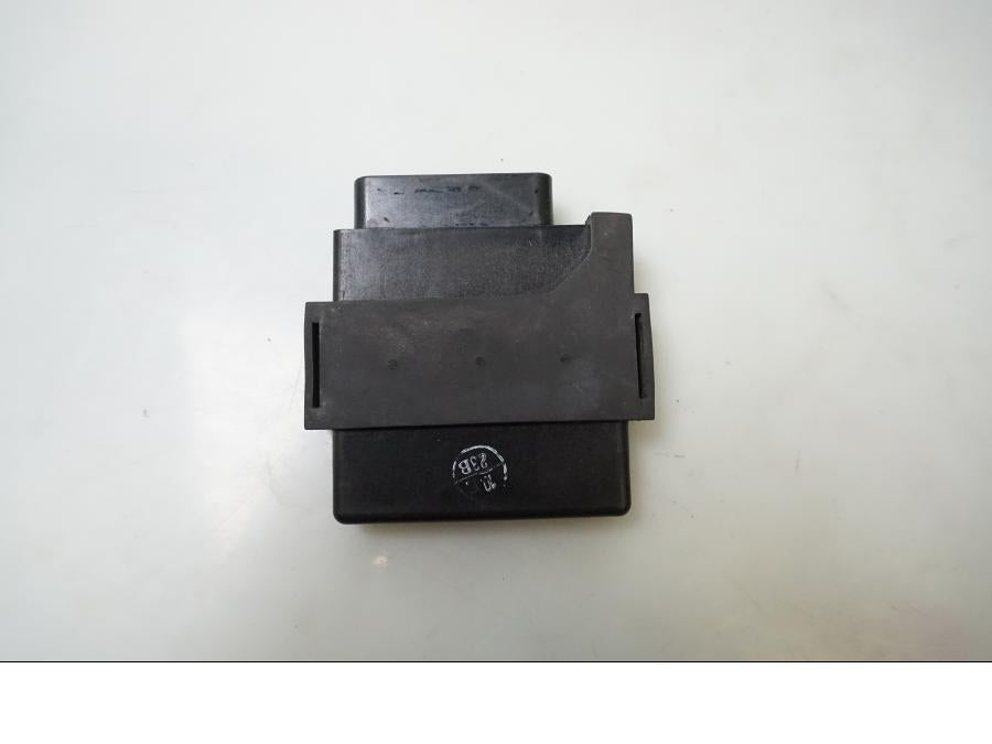 Baksidan på CDI / ECU från en Suzuki VL 800 -2004 motorcykel.