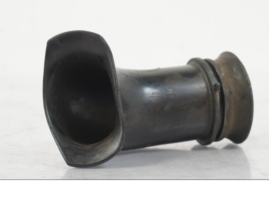 Extrabild1 pÄ Luftburksnorkel frÄn en Suzuki VZR 1800 -2009 motorcykel.