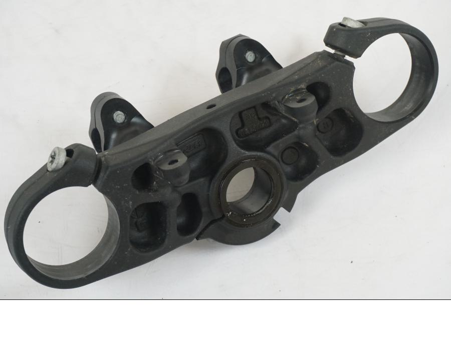 Vänster sida på Gaffelkrona från en KTM 1290 Super Duke R -2018 motorcykel.