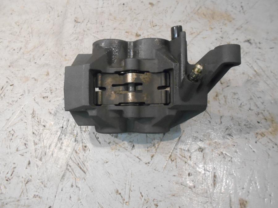 Baksidan på Bromsok från en Yamaha YZF R6 -2000 motorcykel.