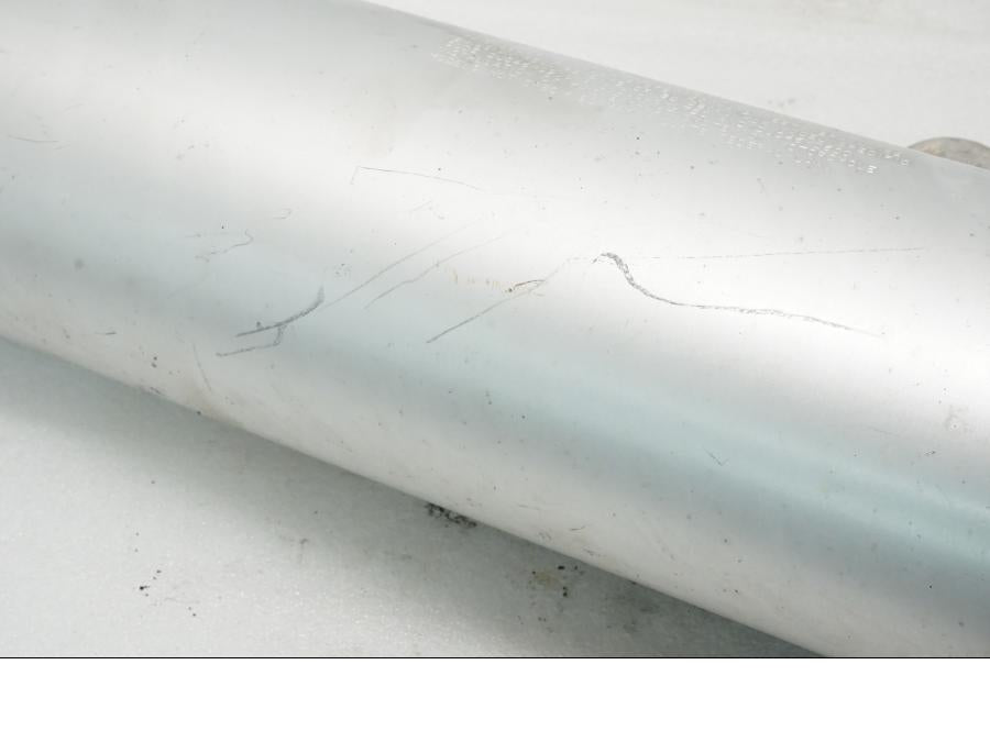 Vänster sida på Ljuddämpare från en Ducati Monster 600 -2001 motorcykel.