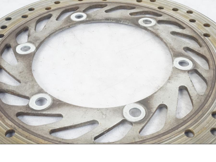 Snett uppifrån på Bromsskiva från en Honda CBR 1000 F -1999 motorcykel.