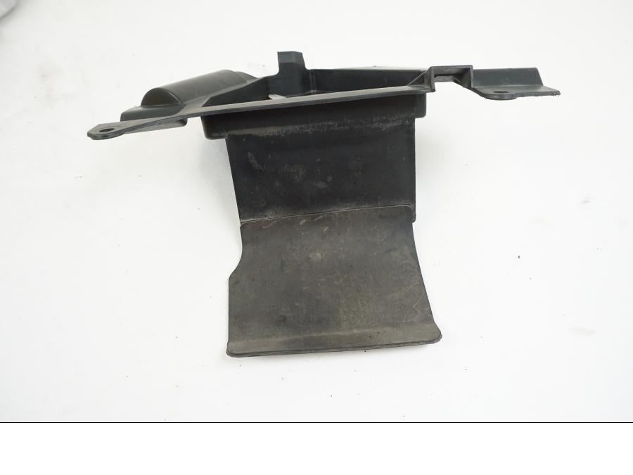 Höger sida på Undertail från en Yamaha XVS 1100 -2004 motorcykel.