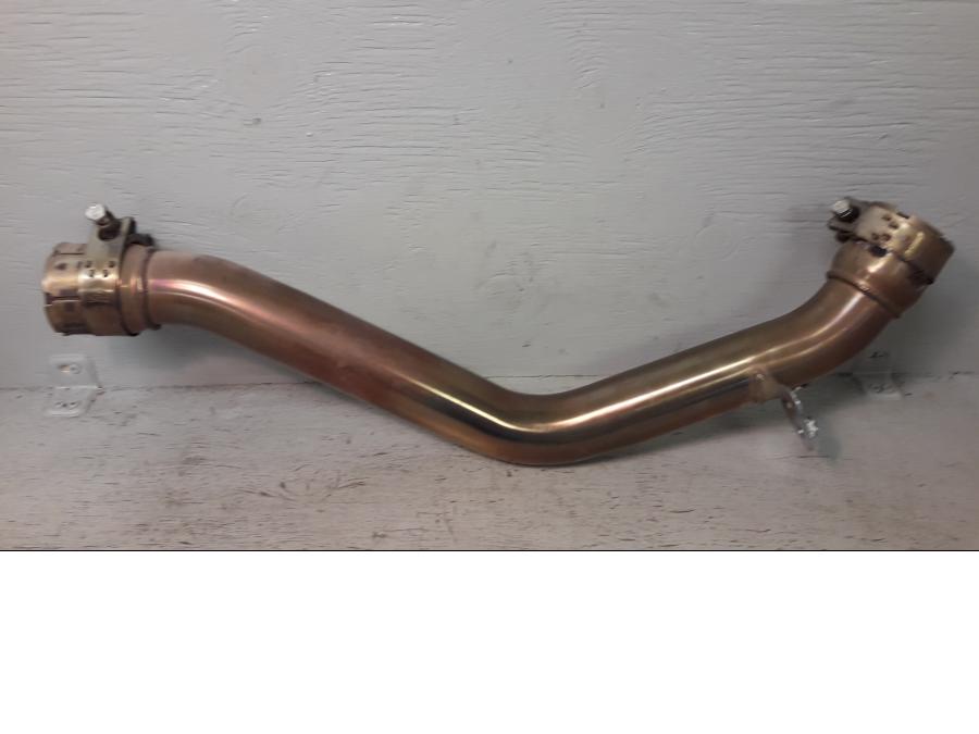 Baksidan på Mellanrör från en Triumph Daytona 675 -2009 motorcykel.